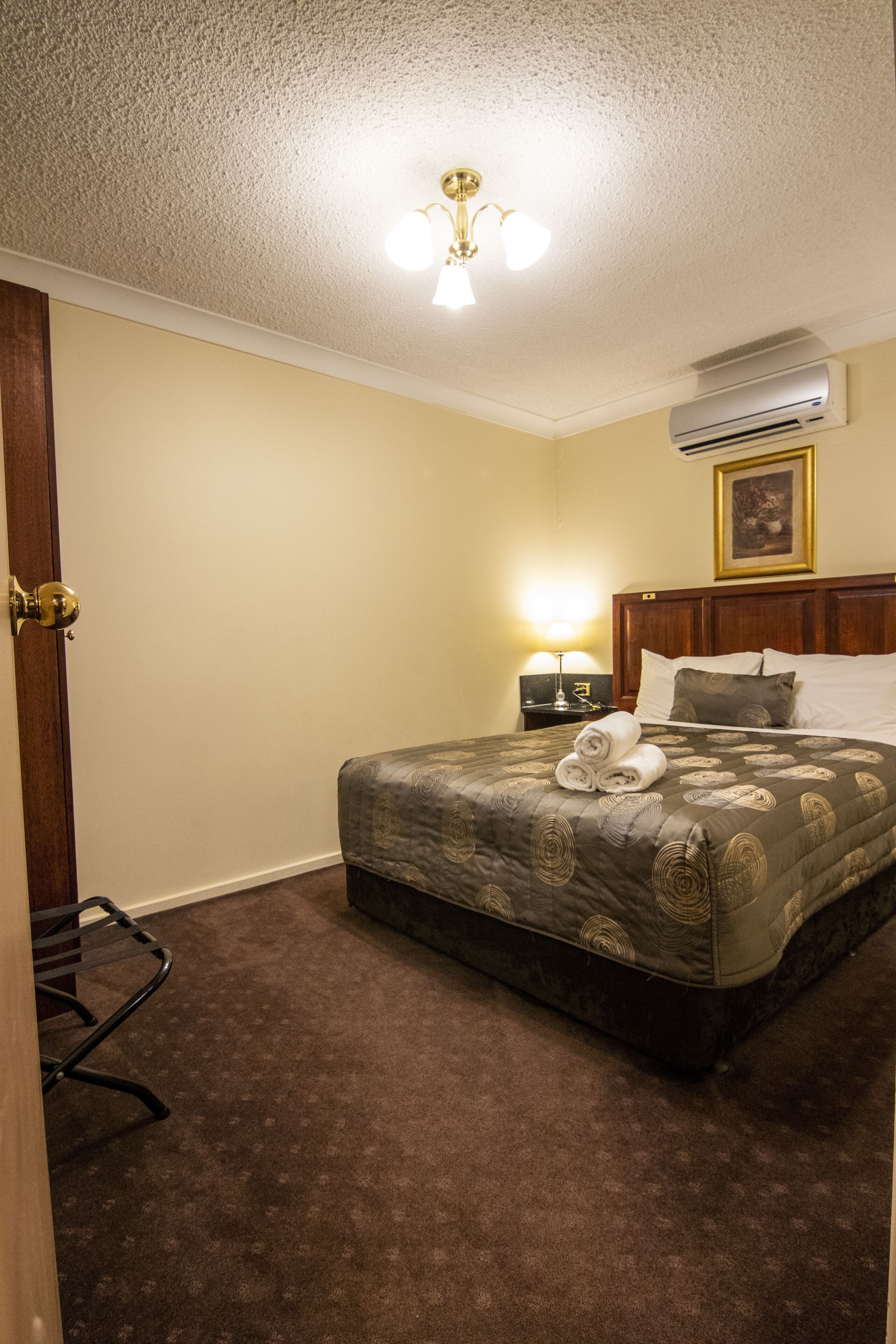 extra large family room | egyptian cotton sheets, premium bedding, pillow-top beds