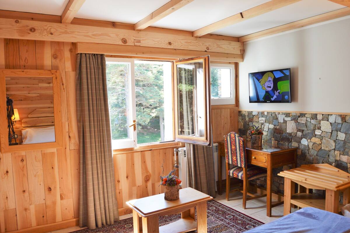 deluxe triple room (2 adults and 1 child) | premium bedding, in-room safe, desk, soundproofing