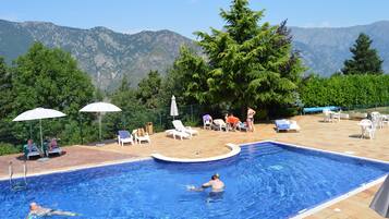 Seasonal outdoor pool