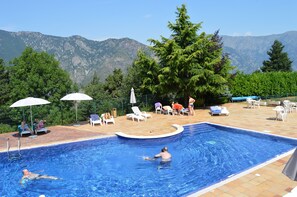 Seasonal outdoor pool