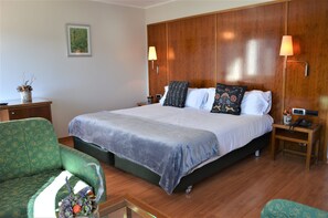 Premium bedding, in-room safe, desk, soundproofing - Hotel Coma Bella (Sant Julia de Loria)
