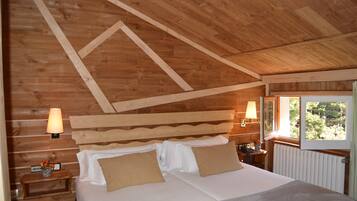 Deluxe Triple Room (2 adults and 1 child) | Premium bedding, in-room safe, desk, soundproofing