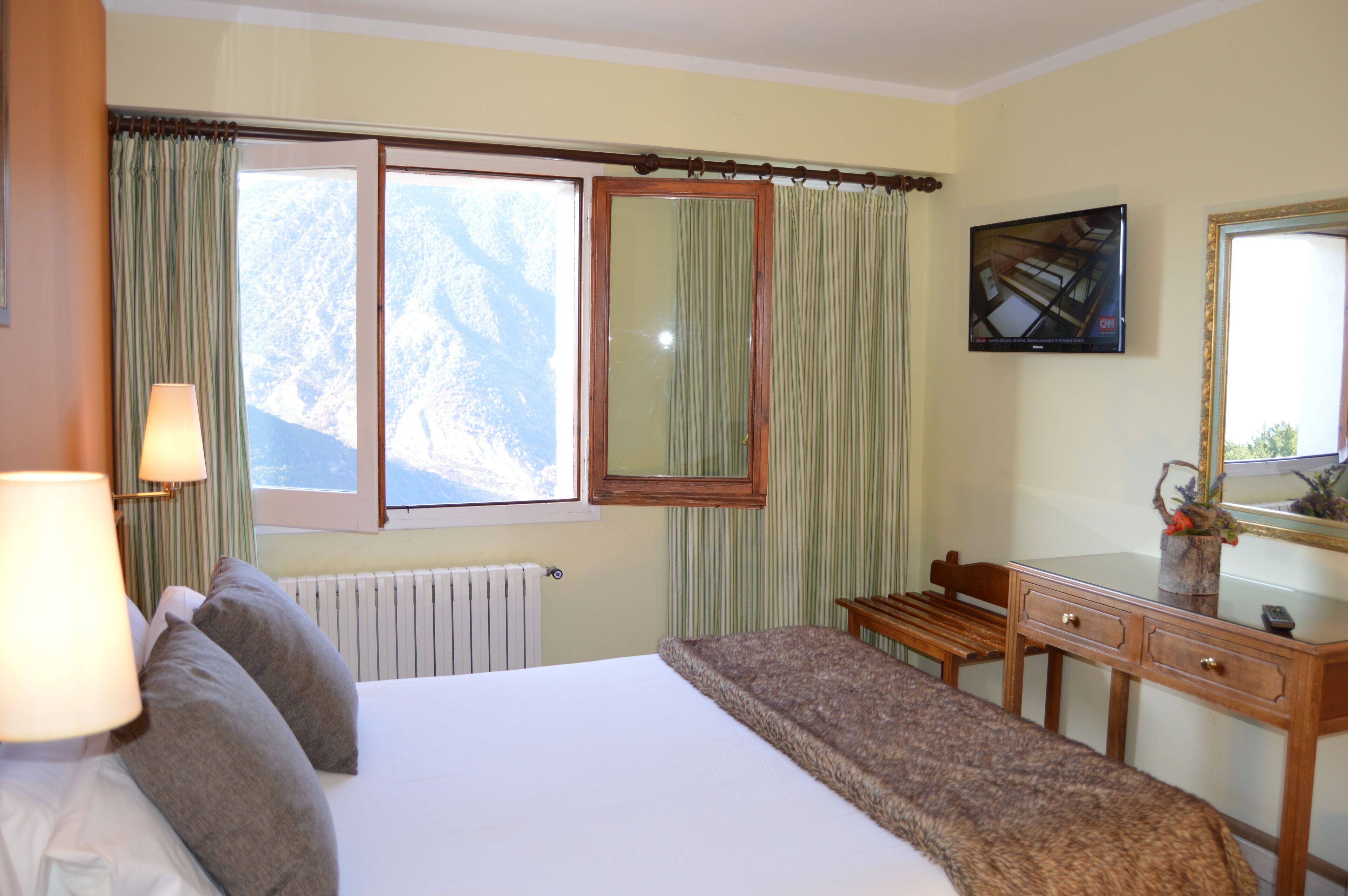 Premium bedding, in-room safe, desk, soundproofing