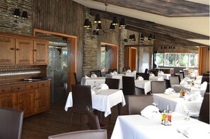 S'hi serveixen esmorzars, dinars i sopars 