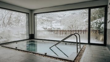 Zona de tratamientos al aire libre, sauna, tratamientos corporales