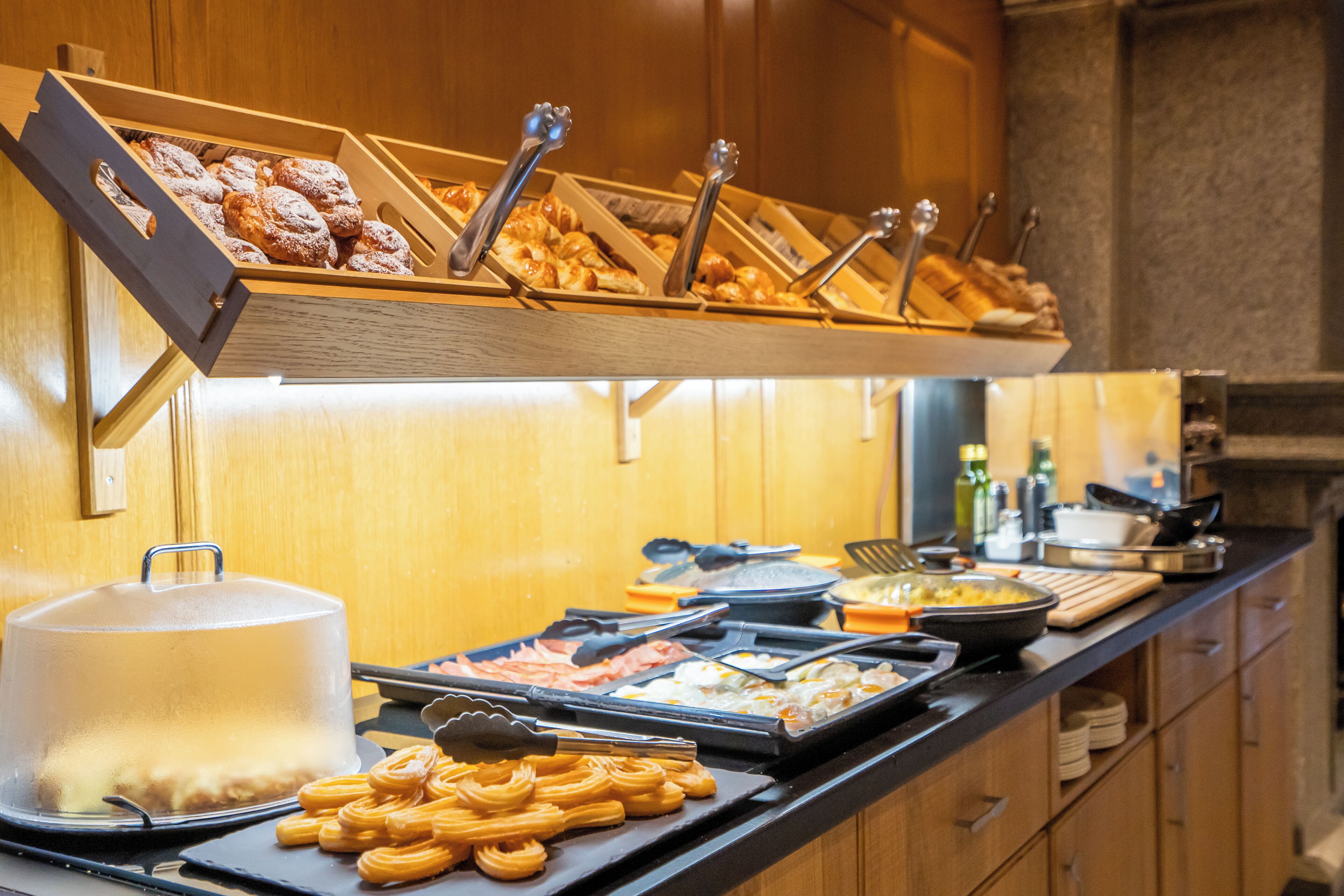 daily buffet breakfast (eur 14 per person)
