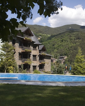 Outdoor pool, open 10:00 AM to 8:00 PM, pool umbrellas, sun loungers