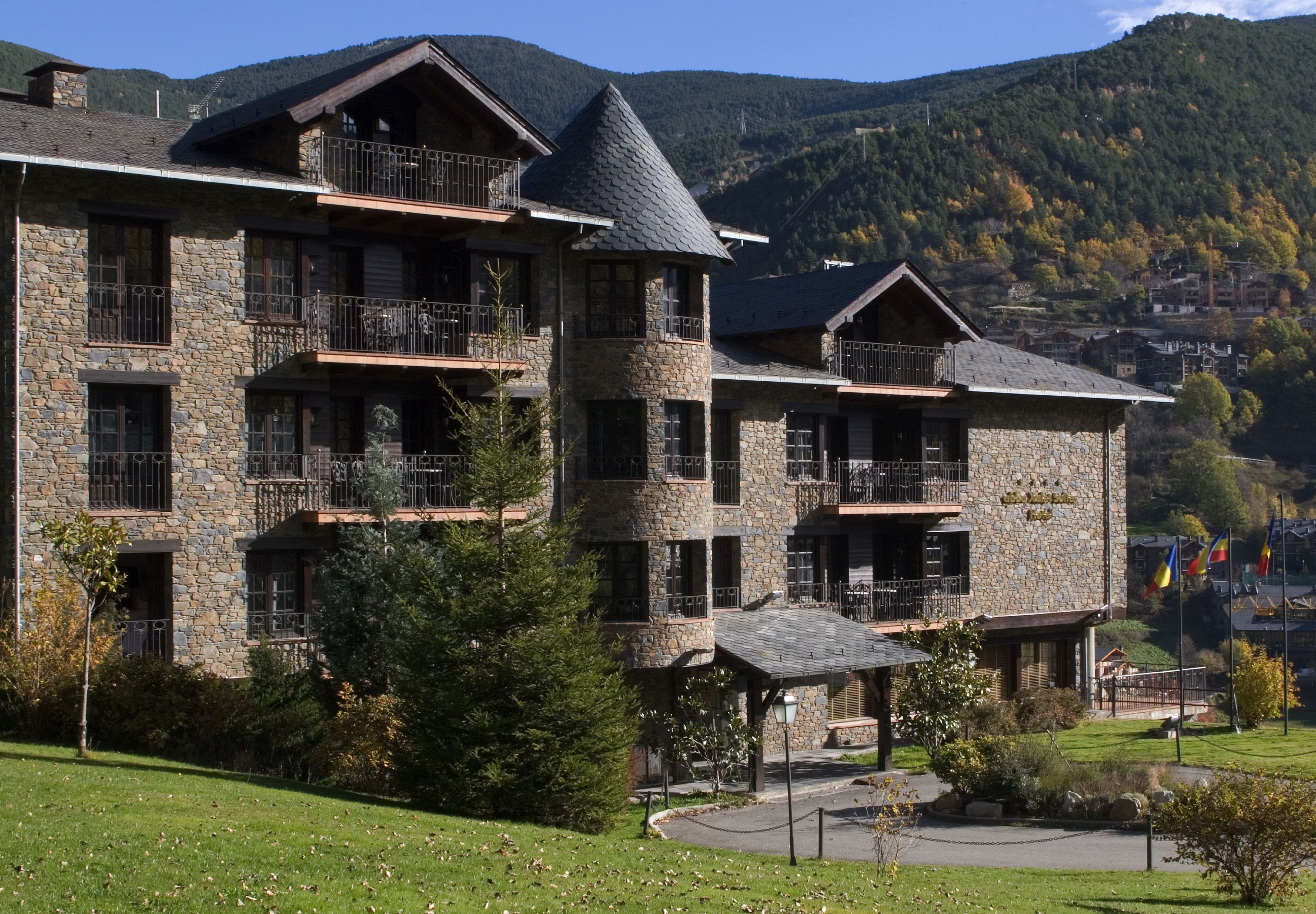 Vista frontal de la propiedad