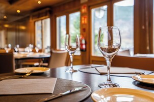 Breakfast and dinner served