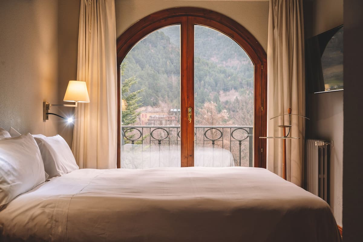 1 bedroom, premium bedding, down duvets, minibar