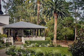 Lunch, dinner, brunch served; al fresco dining