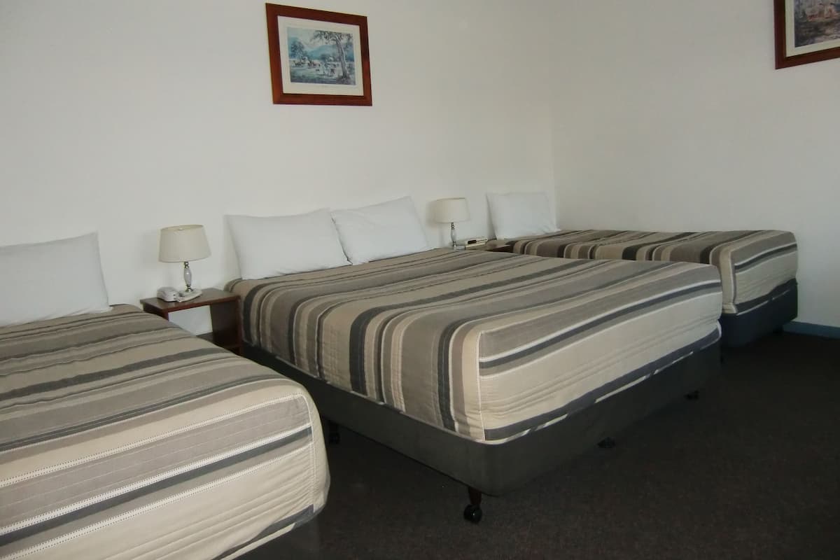 Chambre (3 Beds)