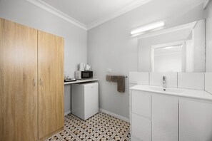 Shower, free toiletries, hair dryer, towels