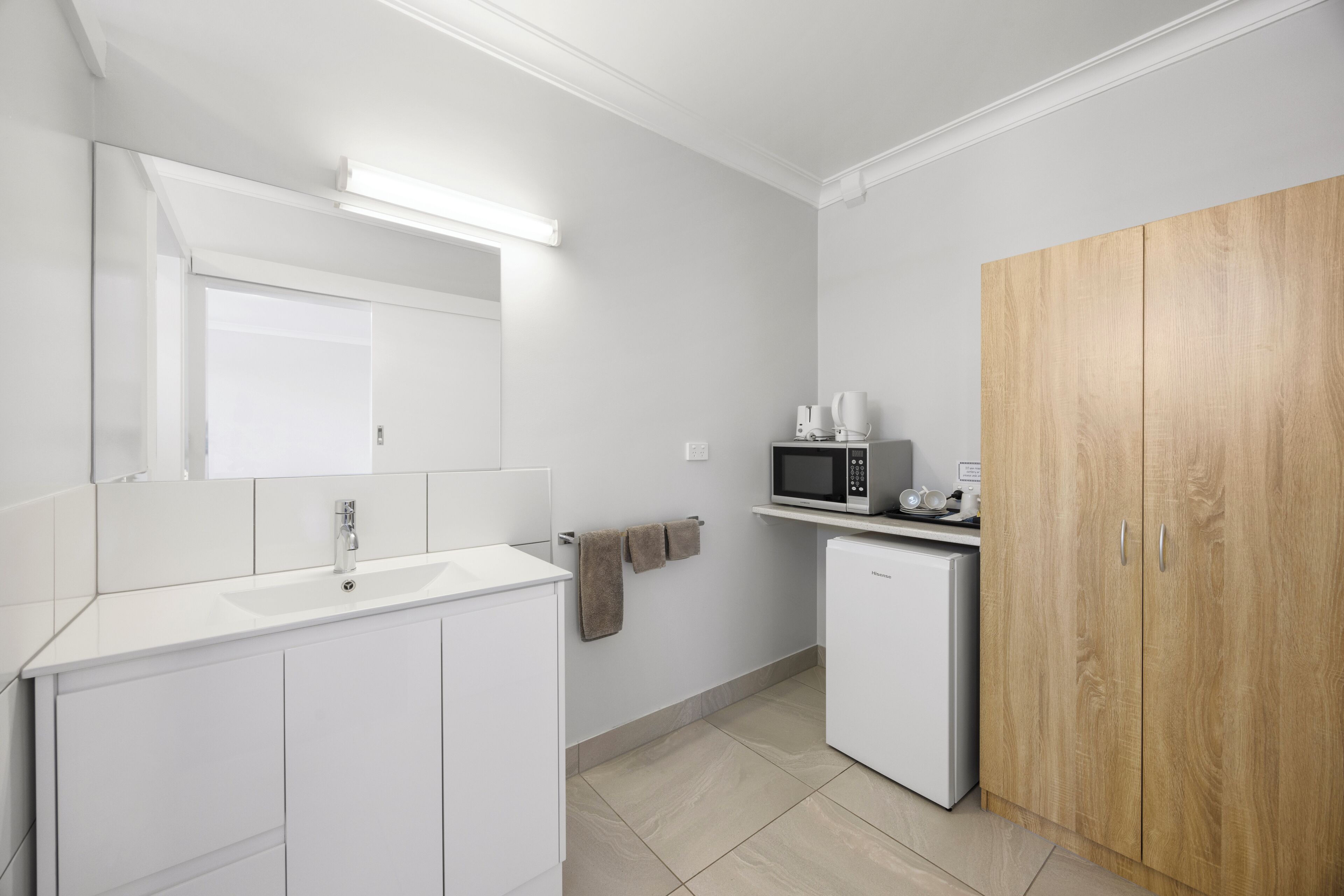 淋浴设施、免费洗浴用品、吹风机、毛巾