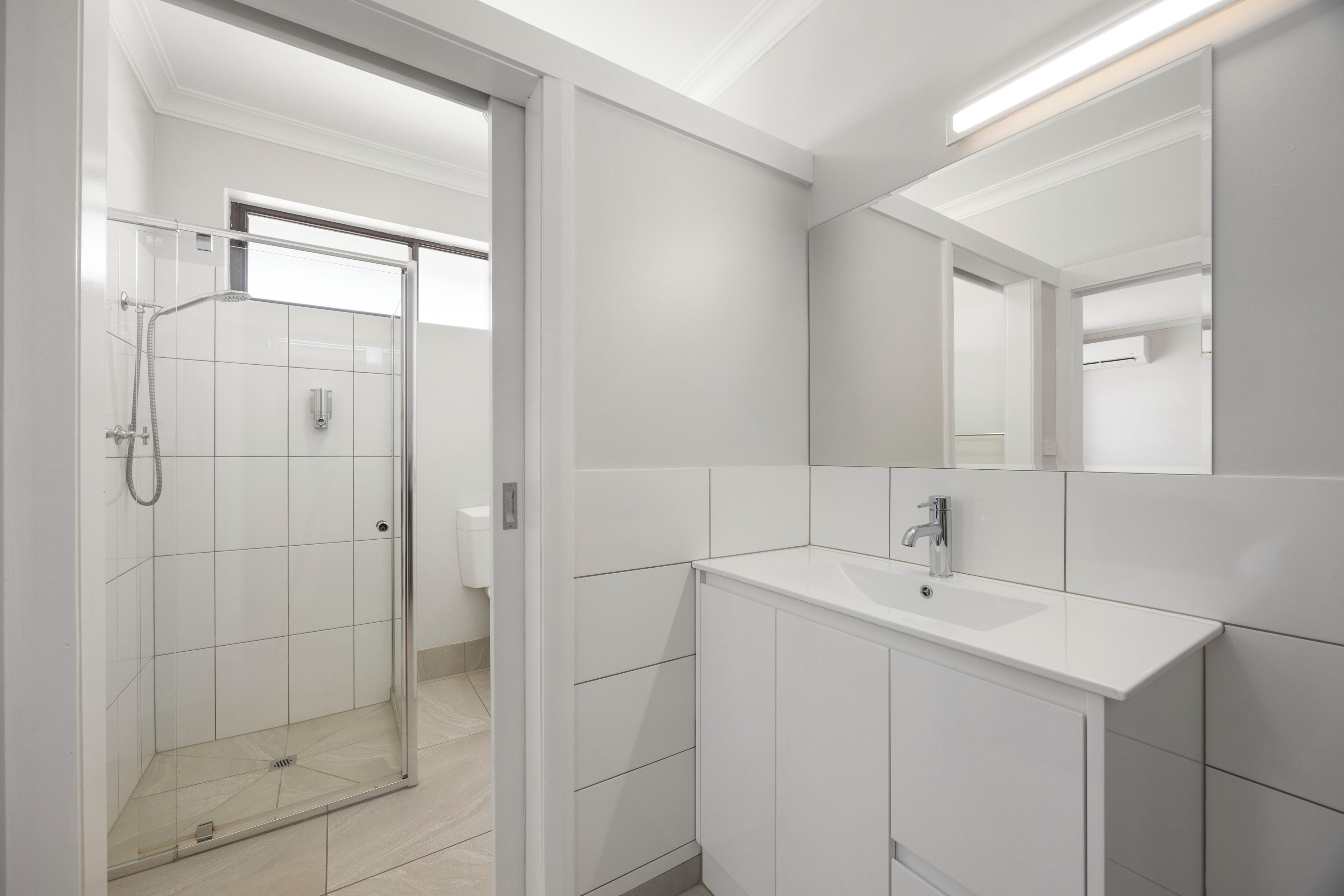 Phòng dành cho gia đình (Superior Family Room) | Phòng tắm | Buồng tắm vòi sen, đồ dùng nhà tắm miễn phí, máy sấy tóc, khăn tắm 