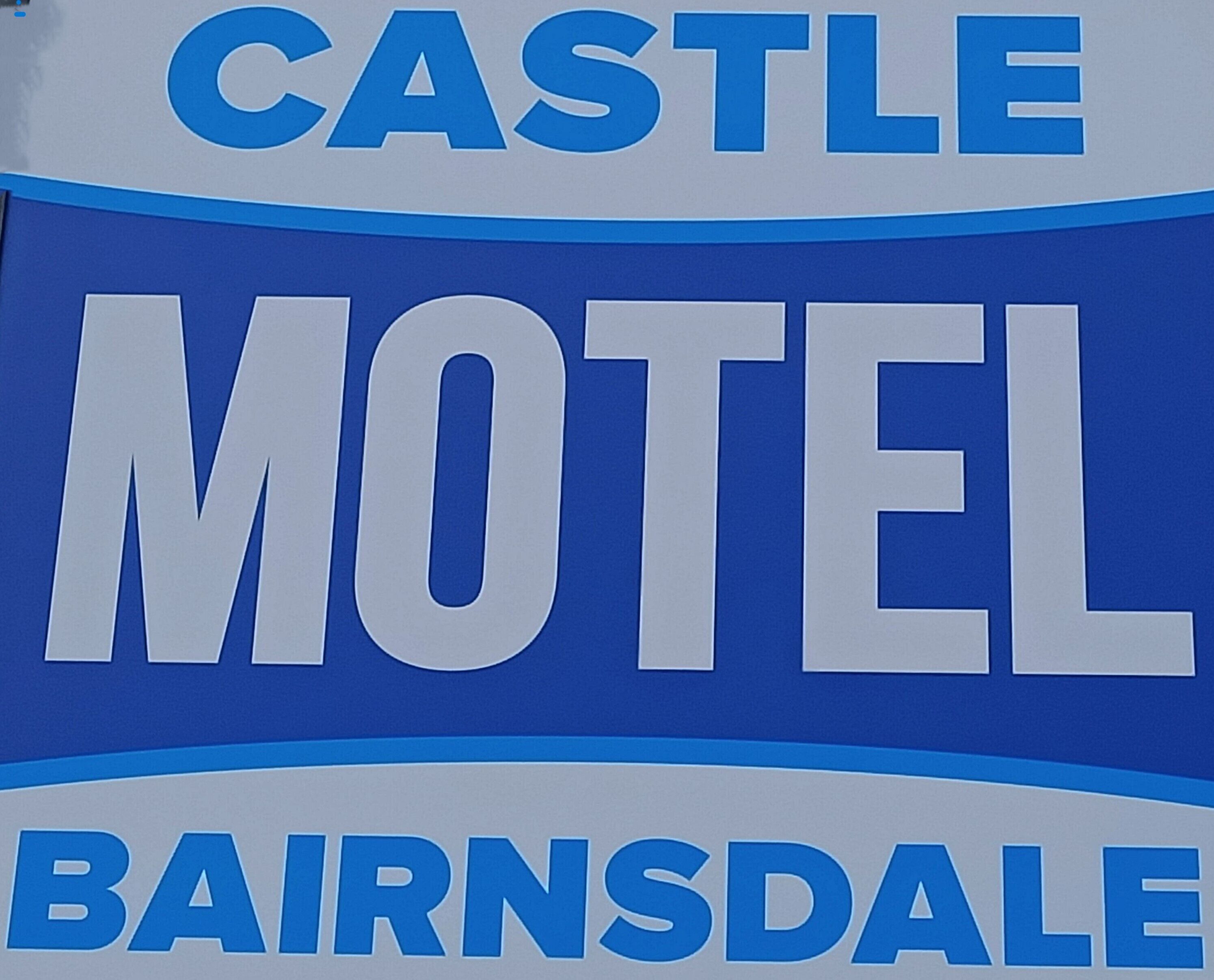 A sign for Castle Motel in Bainsdale with large, bold lettering.