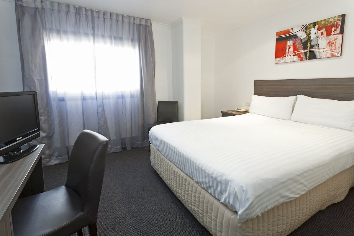 Standard Queen Room