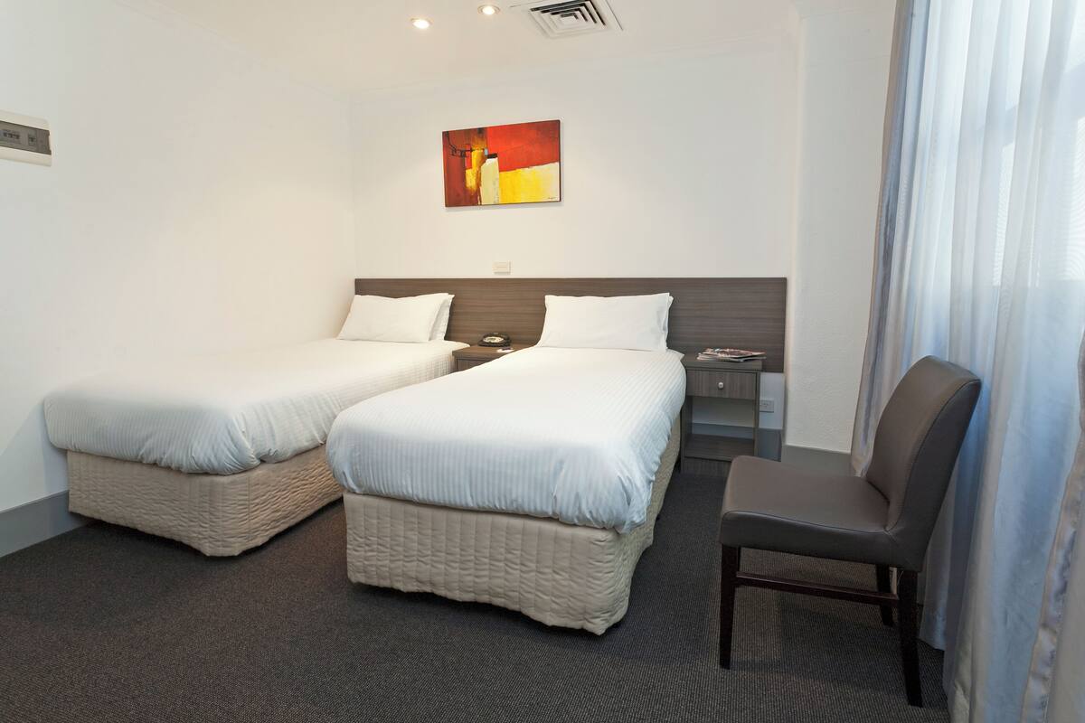 Standard Twin Room | In-room safe, desk, blackout drapes, soundproofing