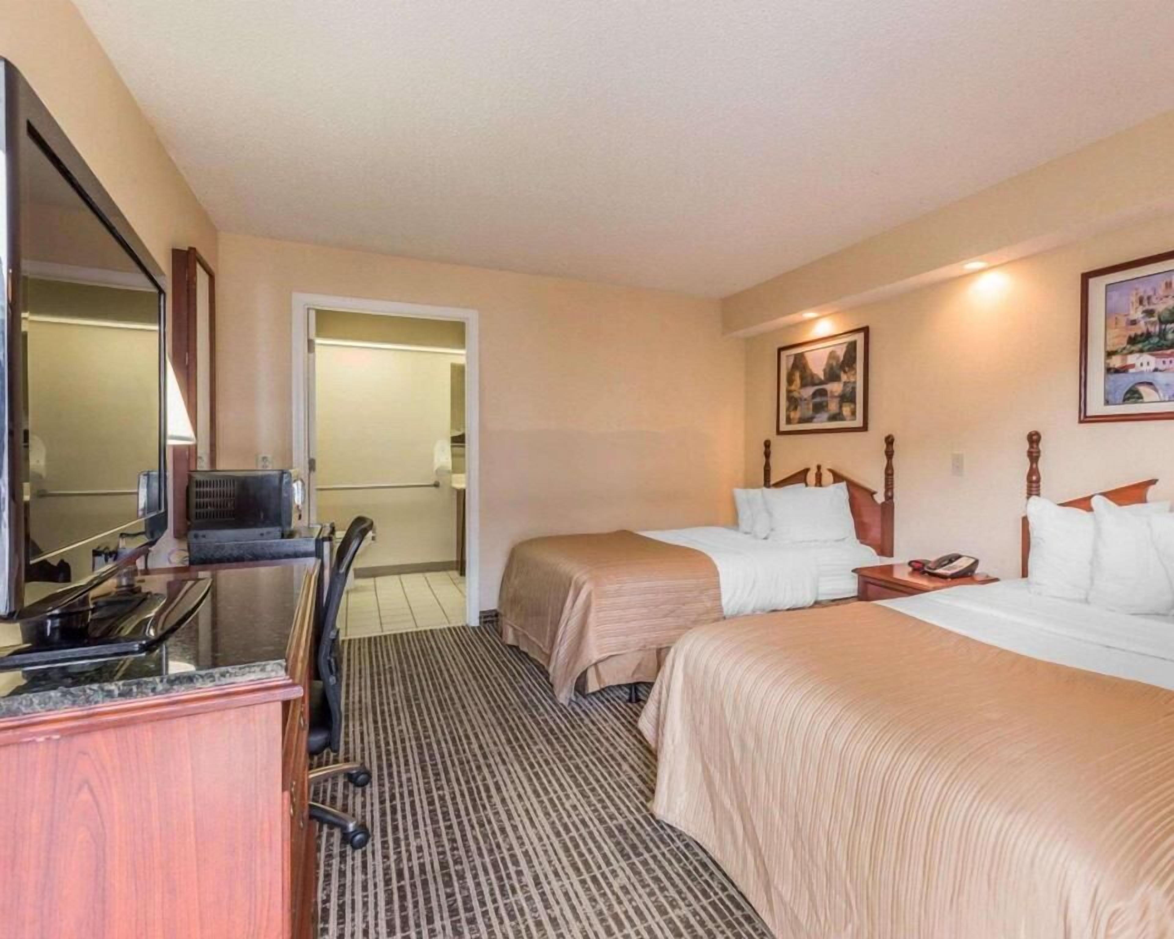 Pillowtop beds, desk, iron/ironing board, free WiFi