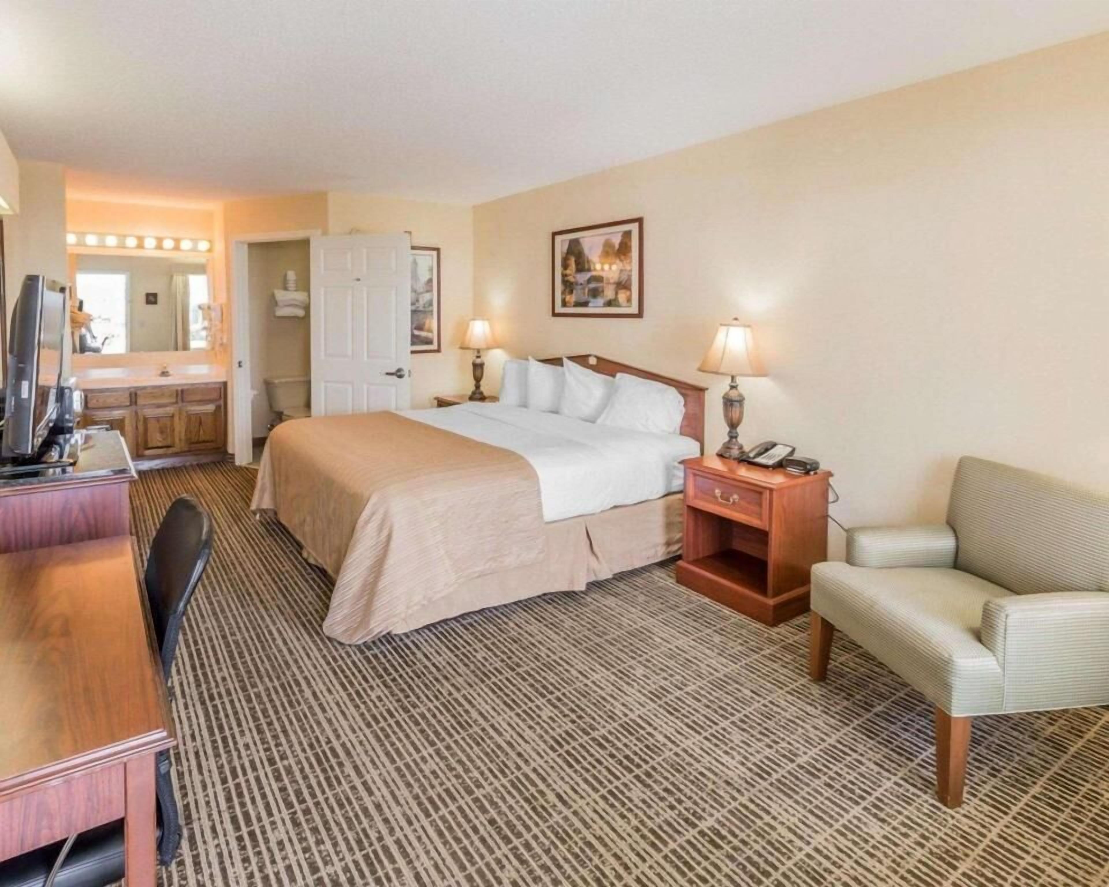 Pillowtop beds, desk, iron/ironing board, free WiFi