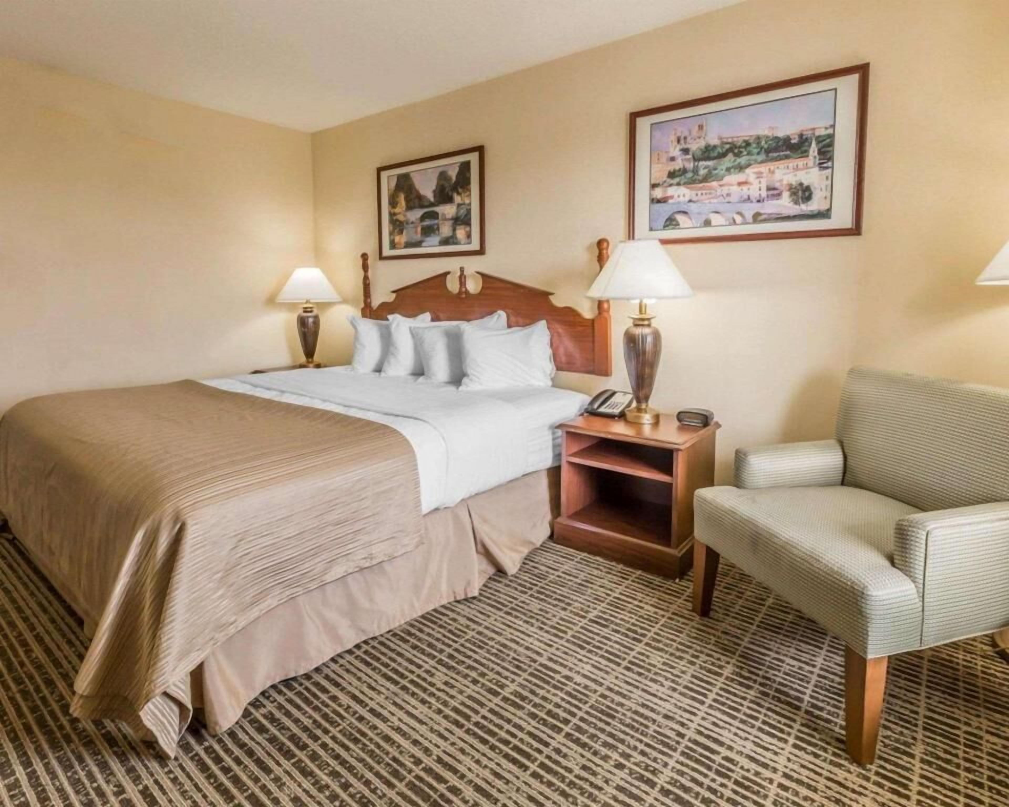 Pillowtop beds, desk, iron/ironing board, free WiFi