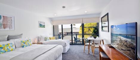 Bügeleisen/Bügelbrett, kostenloses WLAN, Bettwäsche, Wecker