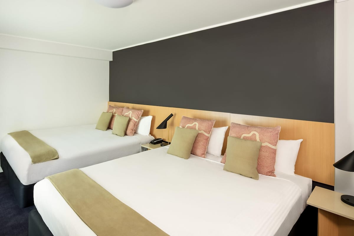 Family Room, Multiple Beds