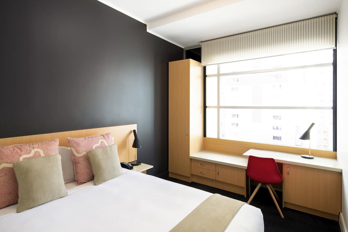 Coffres-forts dans les chambres, bureau, rideaux occultants