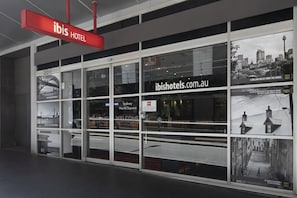 Property entrance - ibis Sydney World Square (Sydney)
