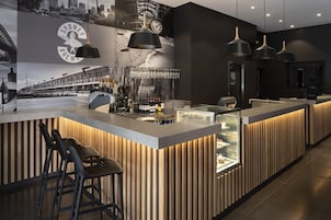 Bar (en el alojamiento)
