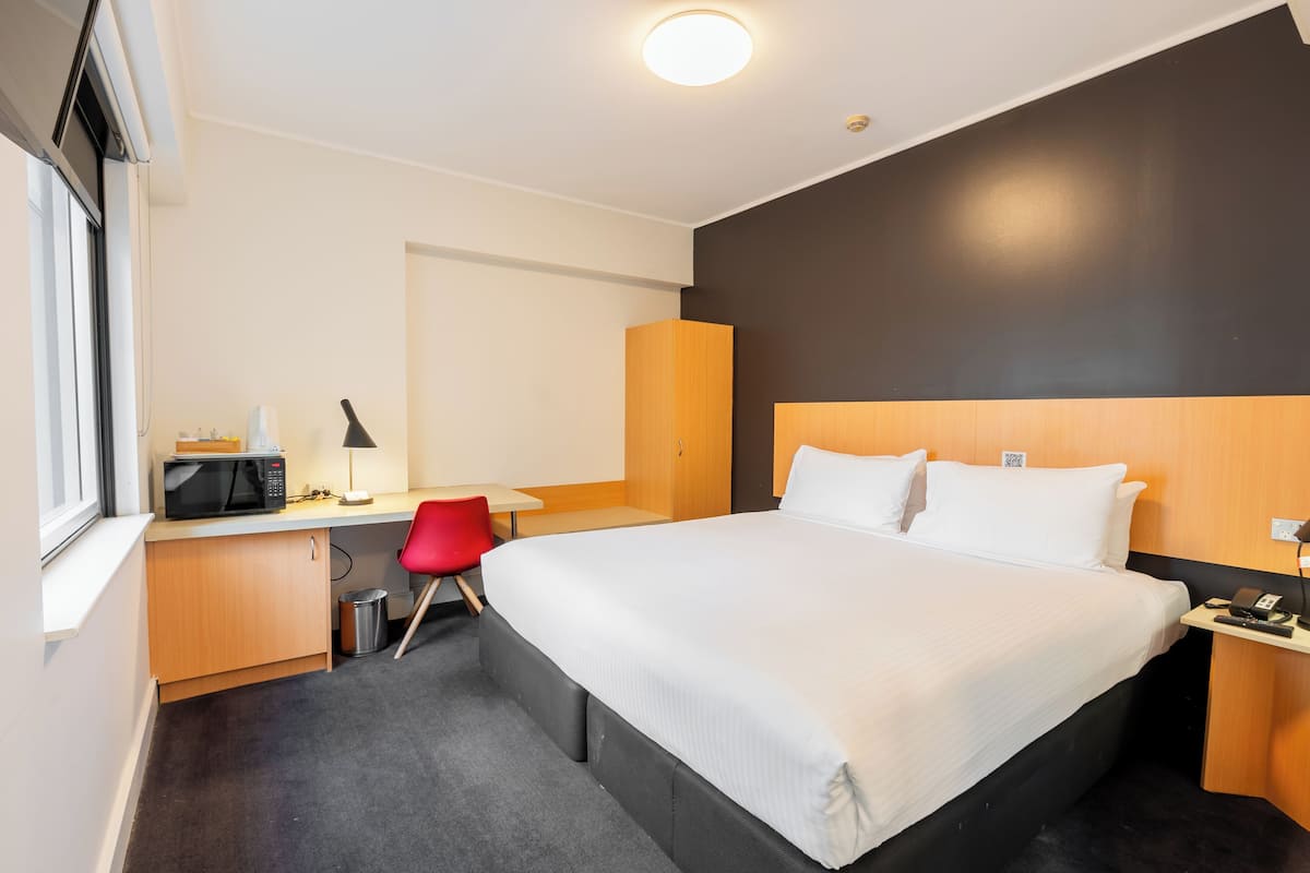 Superior Room, 1 King Bed | In-room safe, desk, blackout drapes, soundproofing