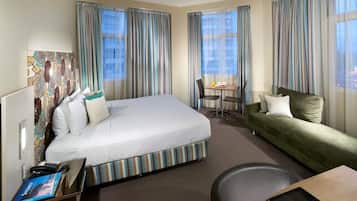 Superior Room, 1 King Bed, Non Smoking, Park View | In-room safe, blackout drapes, soundproofing, iron/ironing board