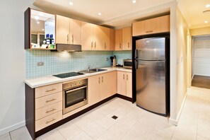 Standard Apartment, Multiple Beds, Non Smoking, Kitchen (3 King Beds and 1 Single Bed) | Private kitchen
