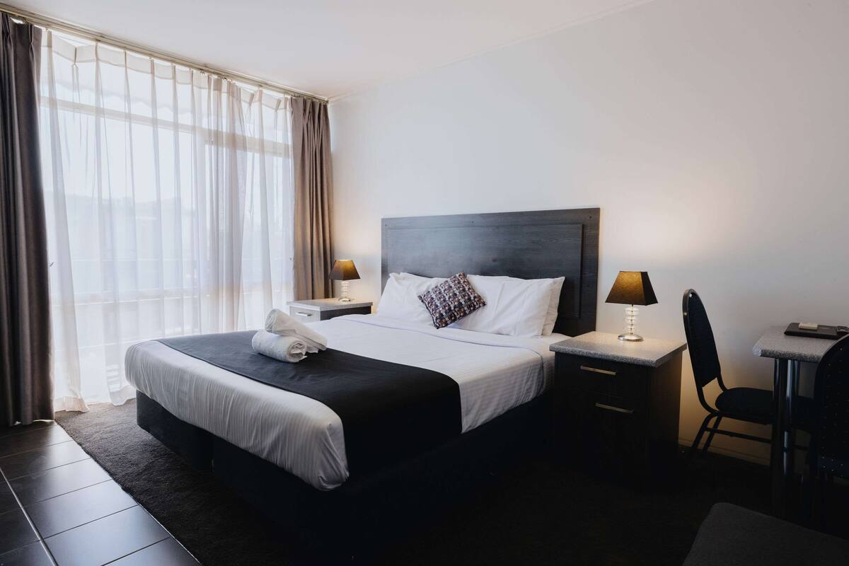 Standard Room, 1 Double Bed | Desk, soundproofing, iron/ironing board, cribs (free)