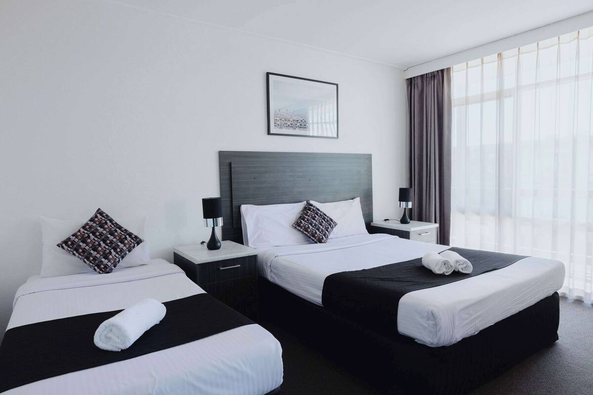 Room, 2 Twin Beds, Accessible, Non Smoking (Efficiency, Upgrade) | Desk, soundproofing, iron/ironing board, cribs (free)