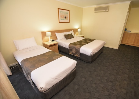 Twin Room | Minibar, in-room safe, desk, iron/ironing board