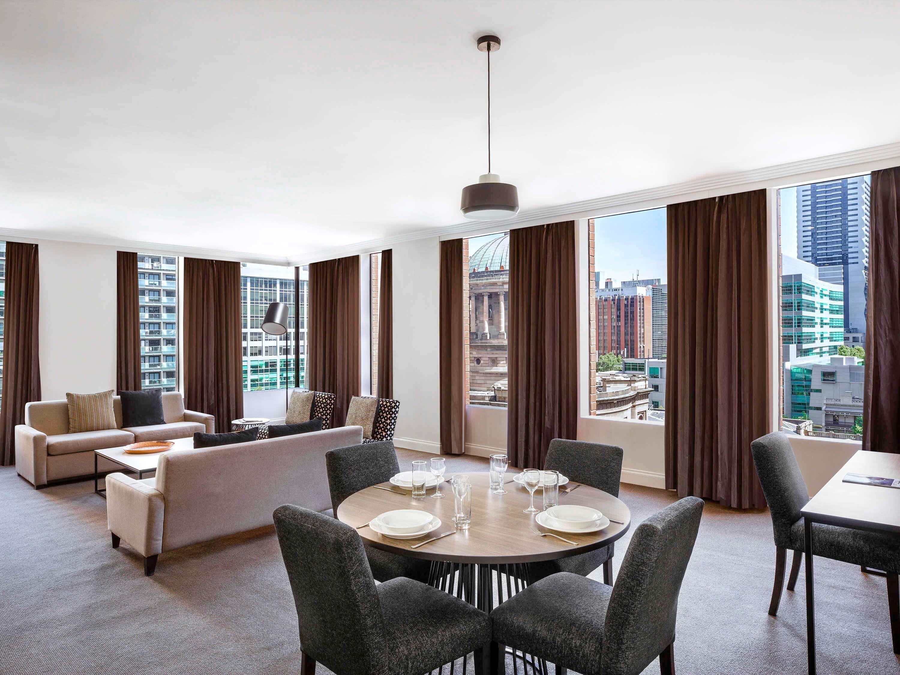 Appartamento Deluxe, 1 camera da letto | Minibar, una scrivania, postazione laptop, tende oscuranti