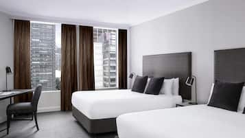 Studio, 2 Queen-Betten | Minibar, Schreibtisch, laptopgeeigneter Arbeitsplatz