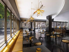 Restaurant - Mantra on Little Bourke Melbourne (Melbourne)