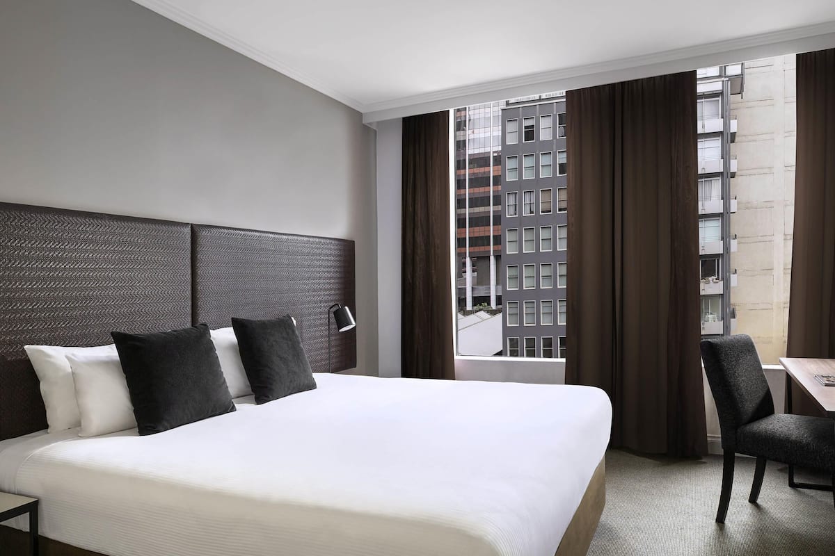 Minibar, desk, laptop workspace, blackout drapes