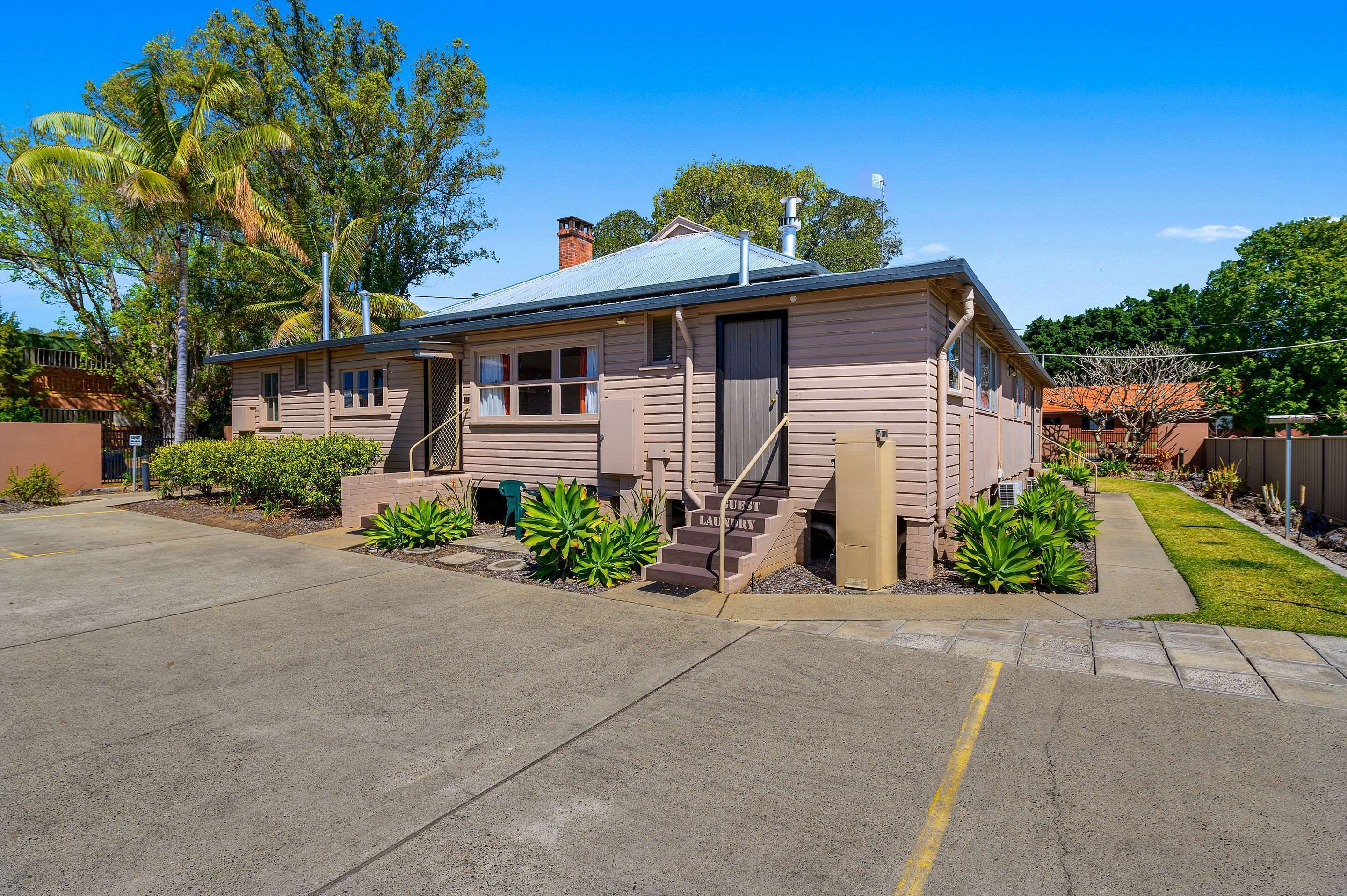 standard room, multiple beds, non smoking | desk, iron/ironing board, free wifi, bed sheets