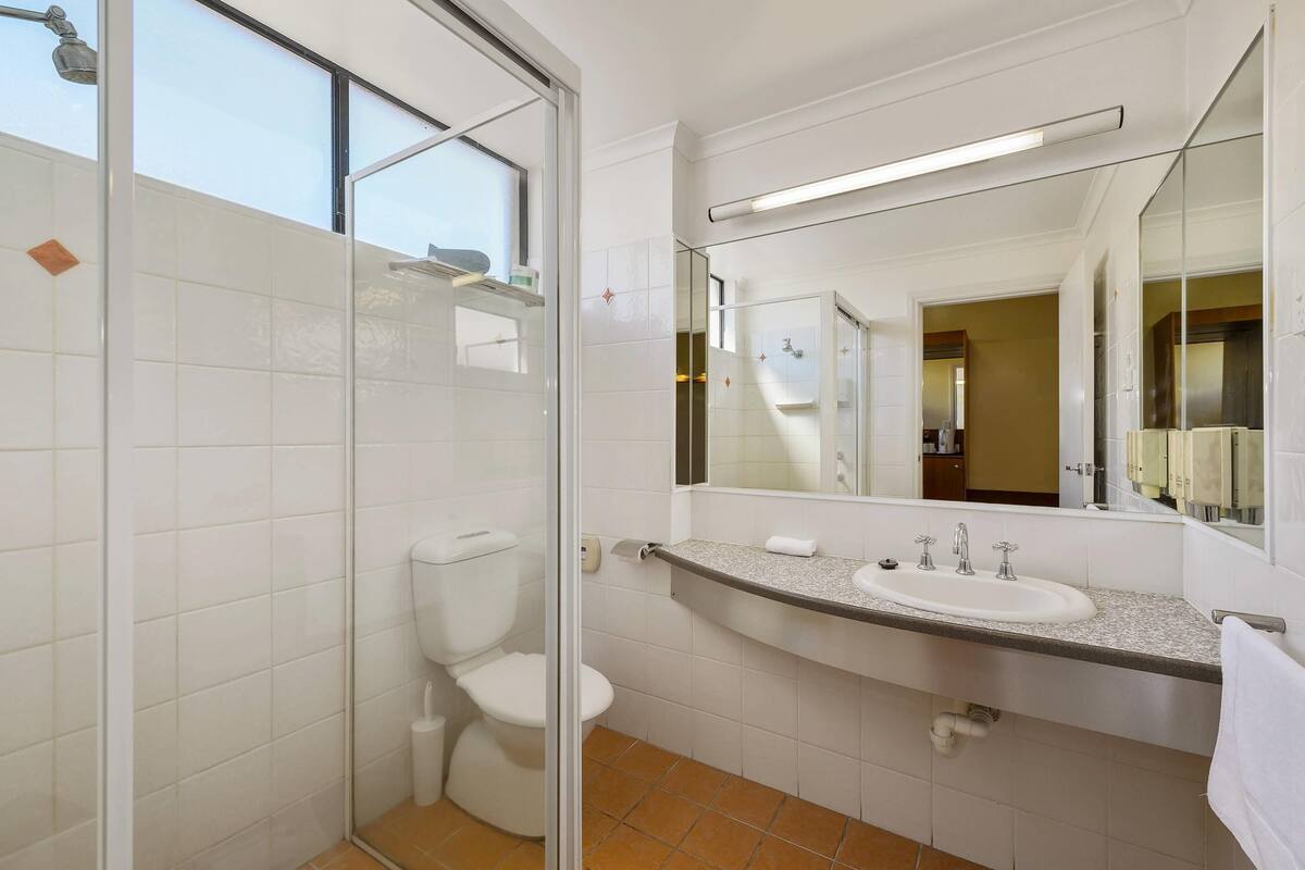 Suite Standard Single Room, Non Smoking | Desk, iron/ironing board, WiFi (free), bed sheets