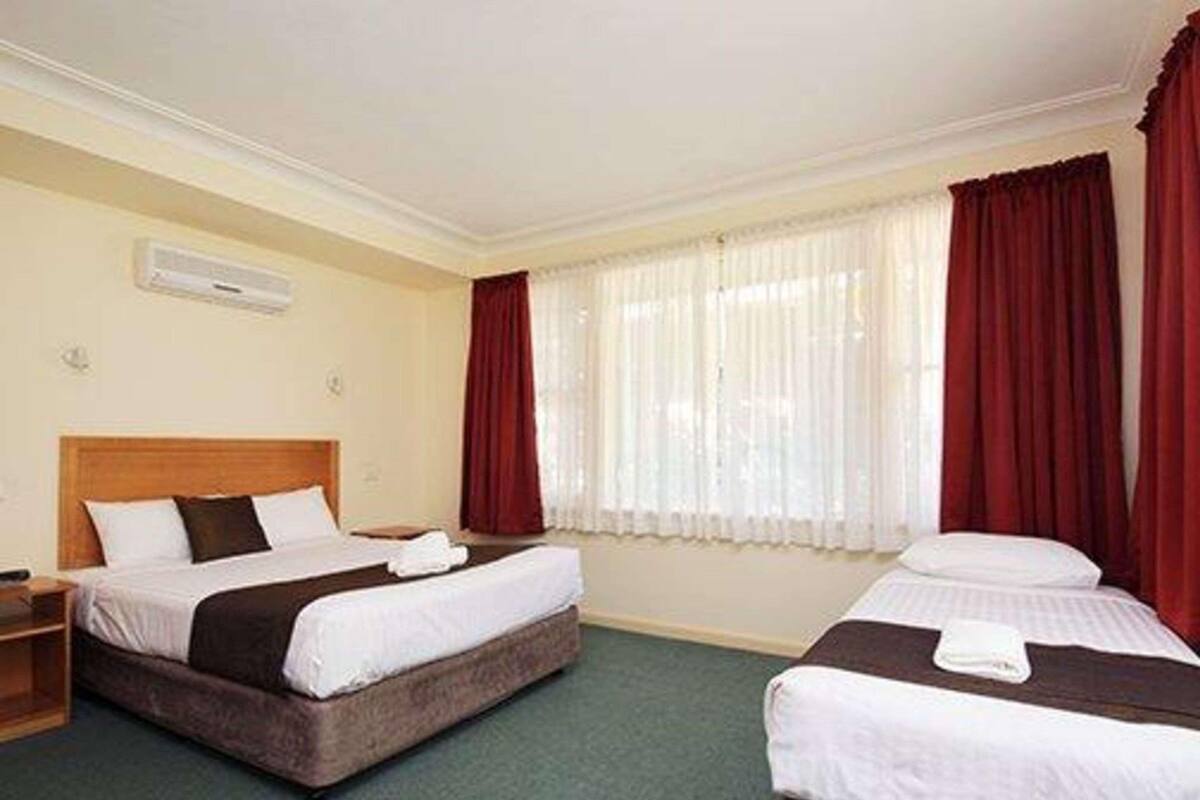 Desk, iron/ironing board, WiFi (free), bed sheets