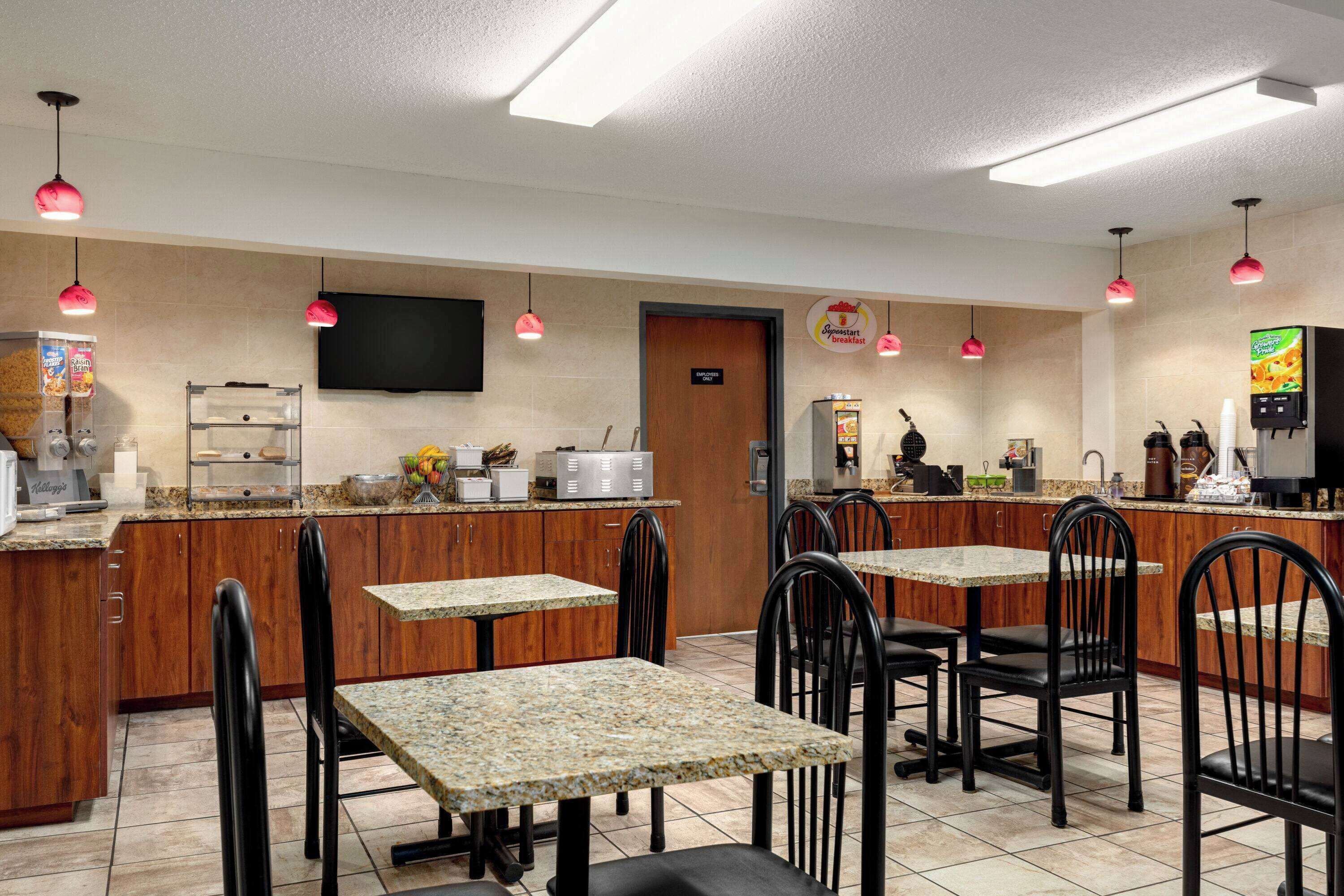 فطور أوروبي مجانًا يوميًا