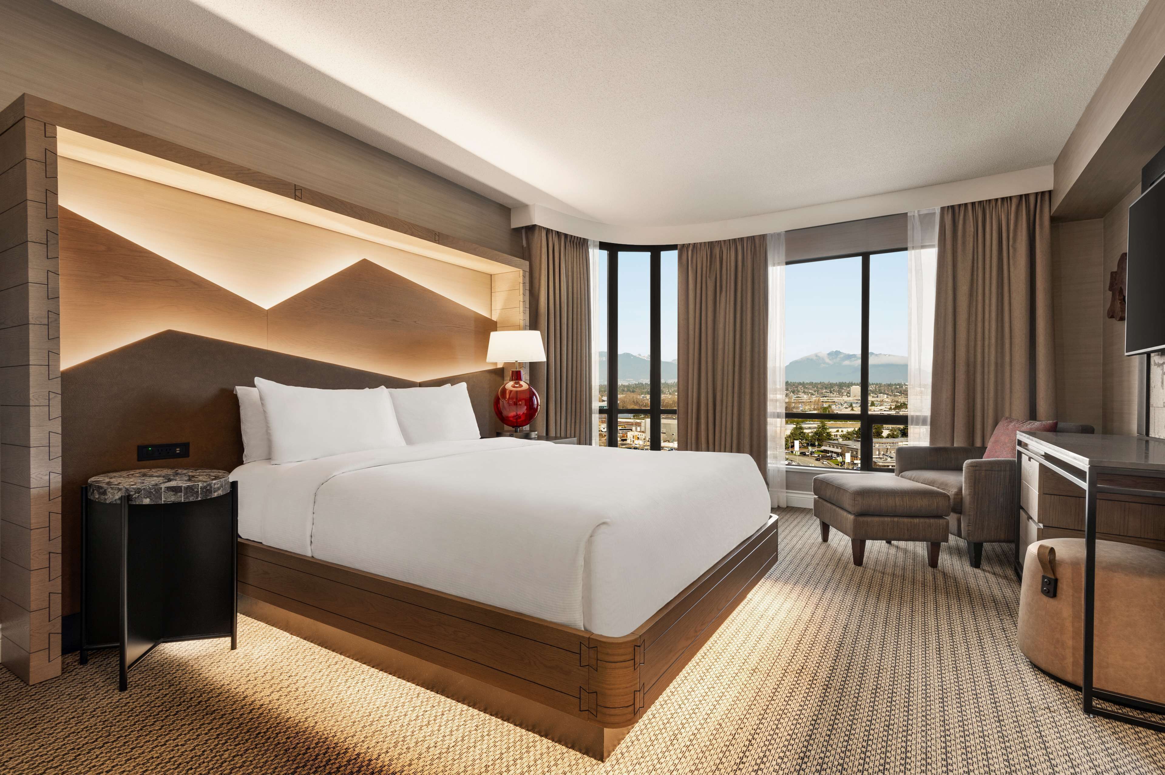 Zimmer, 1 Queen-Bett, barrierefrei (Mobility & Hearing, Roll-in Shower) | Allergikerbettwaren, Zimmersafe, Schreibtisch, schallisolierte Zimmer