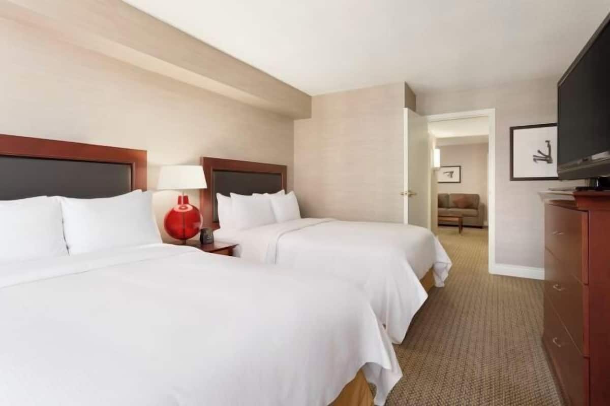 Hypo-allergenic bedding available, in-room safe, desk, soundproofing