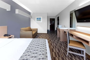 Hypo-allergenic bedding, in-room safe, desk, blackout curtains