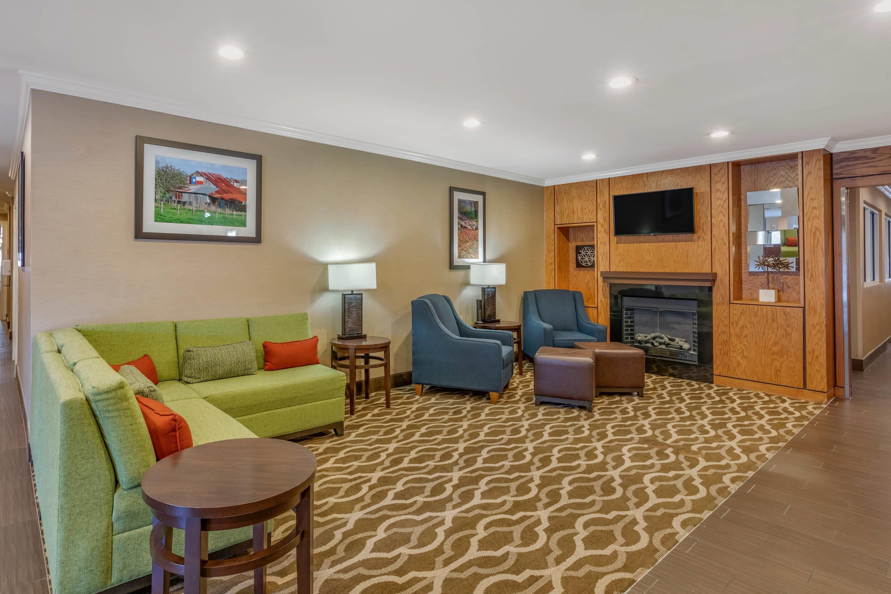 Photo - Comfort Inn & Suites North Dallas-Addison