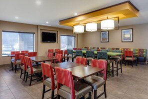 Free daily full breakfast  - Comfort Inn & Suites North Dallas - Addison (Dallas)
