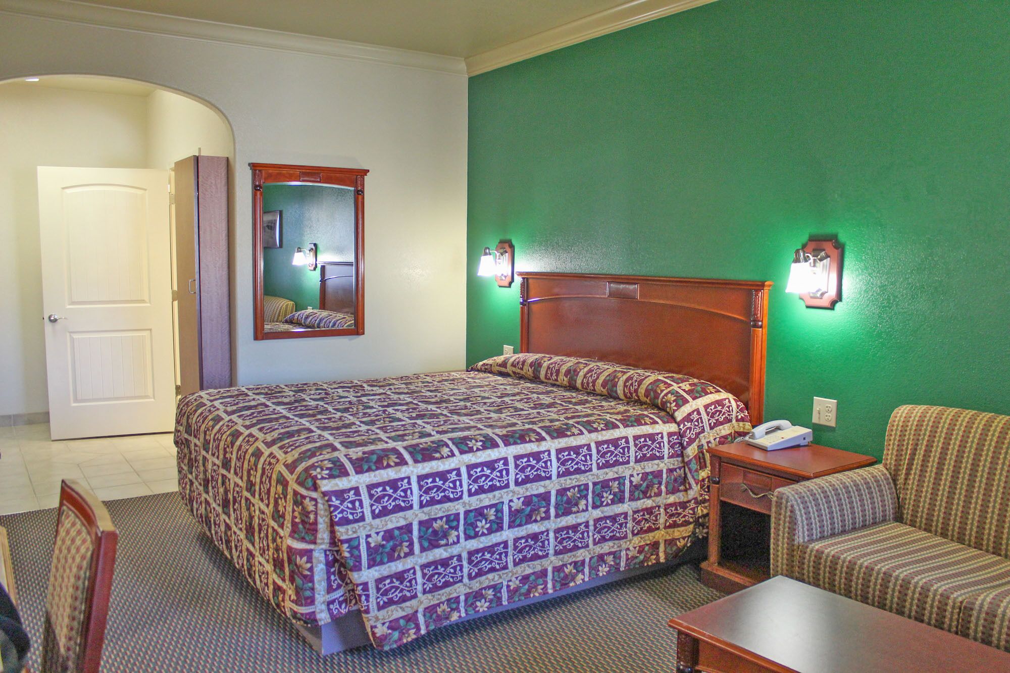 1 bedroom, desk, soundproofing, free wifi